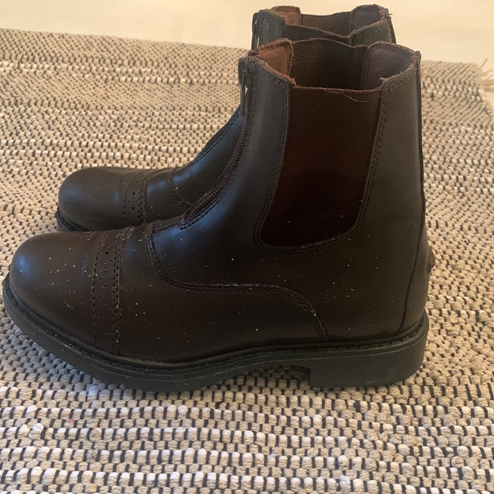 Tuff Rider Riding Boots. Size 4 Girl. - Picture 3 of 12